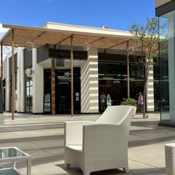 Hawaiian Island Creations - Outside front of HIC.