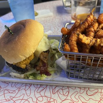 Boulevard Burger & Brew - Diablo burger - Burgers Near Me - Richmond, Virginia