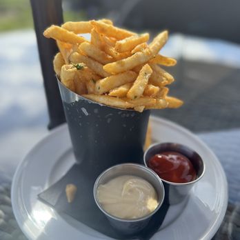 Calcareous Vineyard - Parmesan fries - Wine Tasting Room Near Me - Paso Robles, California Calcareous Vineyard - Parmesan fries - Wine Tasting Room Near Me - Paso Robles, California