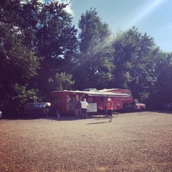 Skinner's Ribs & Bar-B-Que - Hot afternoon. Excellent eats.