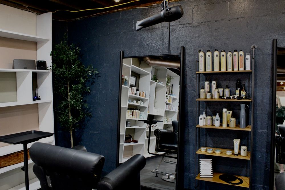 Avant Jolie Salon Boutique Logo