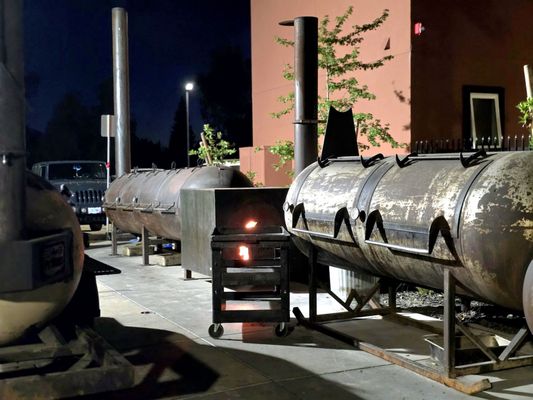 Slow & Low Smokehouse by null