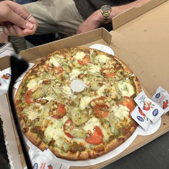 The Good Life Pizza - Chicken Pesto Pizza - Medium 14" Instagram: @hungrytamale - Pizza Near Me - San Francisco, California The Good Life Pizza - Chicken Pesto Pizza - Medium 14" Instagram: @hungrytamale - Pizza Near Me - San Francisco, California