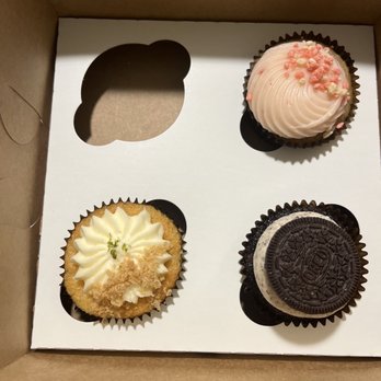 Cupcakin' Bake Shop - Clockwise- strawberry, cookies & cream and key lime pie - Cupcakes Near Me - Oakland, California Cupcakin' Bake Shop - Clockwise- strawberry, cookies & cream and key lime pie - Cupcakes Near Me - Oakland, California