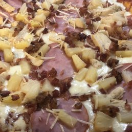 Hawaiian pizza with chicken and bacon. Yum!