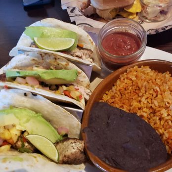 Circle 7 Ranch - Tuna tacos - Burgers Near Me - St. Louis, Missouri