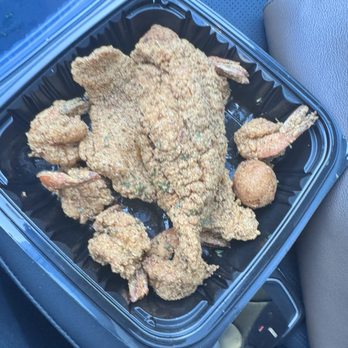 Creole Kitchen and Daiquiris - Fried seafood platter - Cajun/Creole Near Me - Houston, Texas