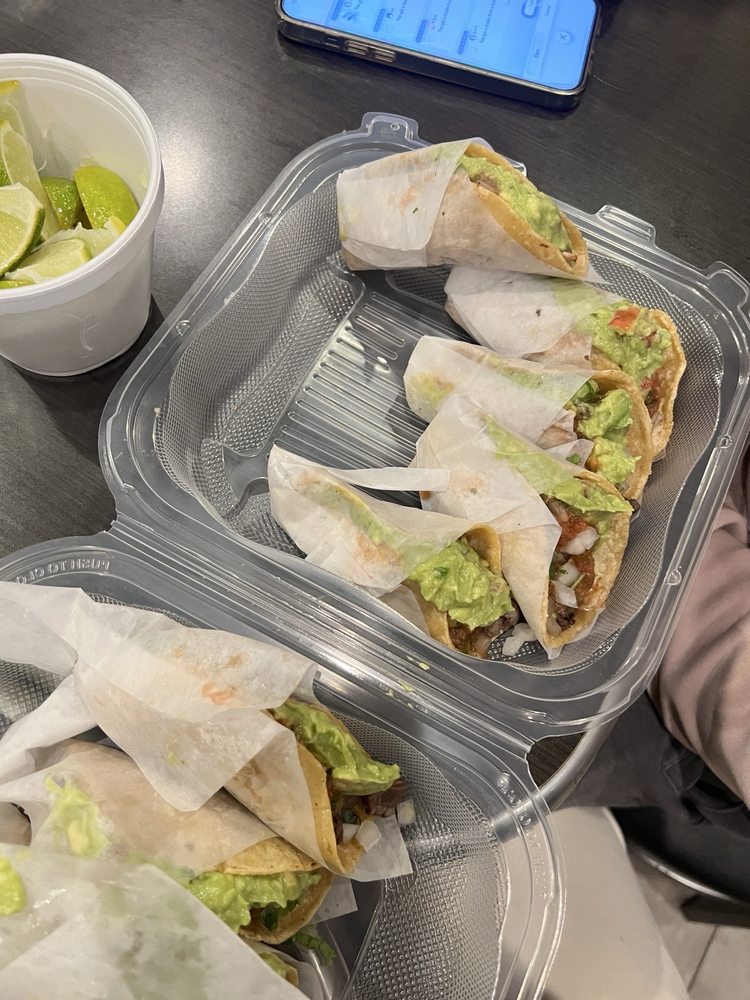 Three Amigos — Mexican restaurant in Lakeside