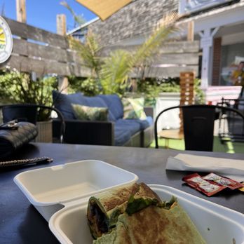 Viv's Kitchen & Juice Bar - Outdoor patio - Breakfast & Brunch Near Me - Orleans, Massachusetts