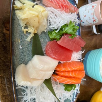 Momo Sushi - Sashimi regular ($28) - Sushi Bars Near Me - Alexandria, Virginia Momo Sushi - Sashimi regular ($28) - Sushi Bars Near Me - Alexandria, Virginia