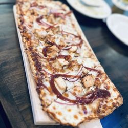 Sandbaggers Bar And Grill - BBQ chicken flatbread