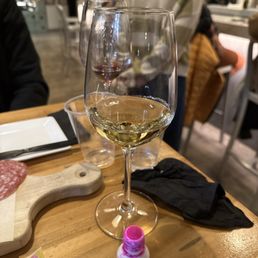 White wine tastings delish