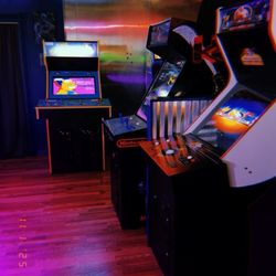 Louies Pizzeria - Arcade