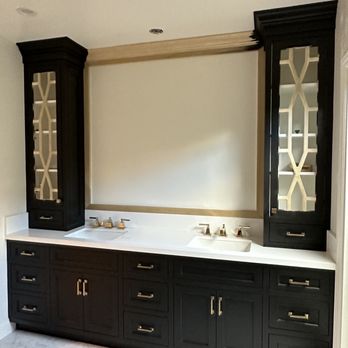 Moso’s finish carpentry - a bathroom with black cabinets - Carpenters Near Me Moso’s finish carpentry - a bathroom with black cabinets - Carpenters Near Me