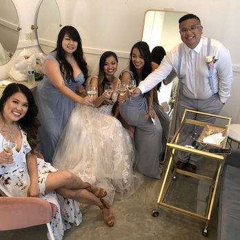 The Orchard - the bridesmaids and bridesman from inside the bridal suite - love the AC - Venues & Event Spaces Near Me - Hood River, Oregon The Orchard - the bridesmaids and bridesman from inside the bridal suite - love the AC - Venues & Event Spaces Near Me - Hood River, Oregon