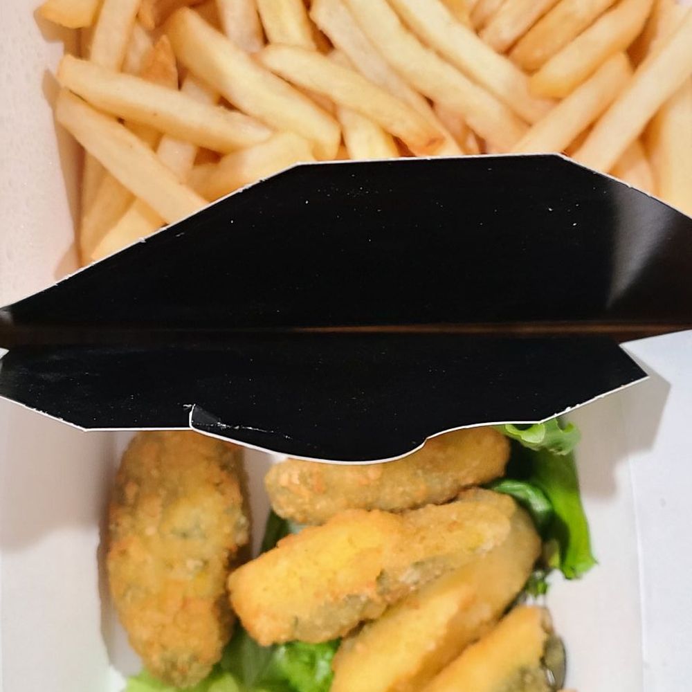Small fries and stuffed jalapeño peppers Small fries and stuffed jalapeño peppers