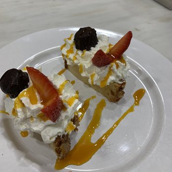 El Tigre - Fantastic dessert (coffee cake) with whipped cream - Tapas Bars Near Me - Alhama de Granada, GR El Tigre - Fantastic dessert (coffee cake) with whipped cream - Tapas Bars Near Me - Alhama de Granada, GR