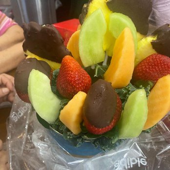 Edible Arrangements - a fruit arrangement in a bowl - Gift Shops Near Me - Chicago, Illinois