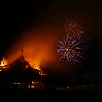 Cassiobury Park - Cassiobury Park fireworks display 2015 - Parks Near Me - Hertfordshire, HRT Cassiobury Park - Cassiobury Park fireworks display 2015 - Parks Near Me - Hertfordshire, HRT