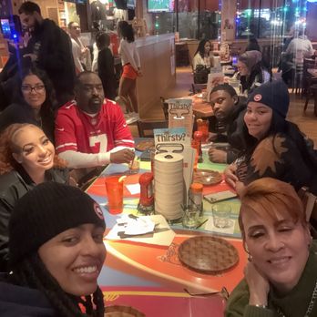 Hooters - American Near Me - Lansing, Illinois