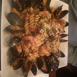 Carpe Diem Pub & Restaurant - Steamed Mussels with Pasta Marinara