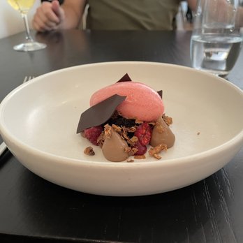 Bouillon Bilk - Chocolate & Raspberry Dessert - Modern European Near Me - Montreal, Quebec Bouillon Bilk - Chocolate & Raspberry Dessert - Modern European Near Me - Montreal, Quebec
