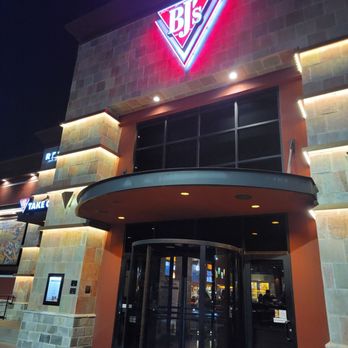 BJ's Restaurant & Brewhouse - New American Near Me - Katy, Texas