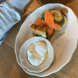Avocado Toast & Poached Eggs - V DF S