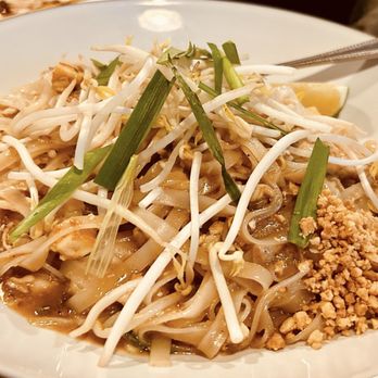 Zab Zaab Thai Cuisine - Chicken Pad Thai - Thai Near Me - Vancouver, British Columbia Zab Zaab Thai Cuisine - Chicken Pad Thai - Thai Near Me - Vancouver, British Columbia