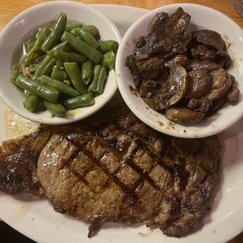 Texas Roadhouse - Ft Worth Ribeye, mushrooms, and green beans - American Near Me - Kenosha, Wisconsin