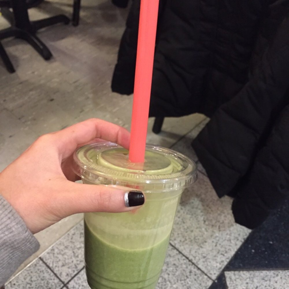 Cafe Mami - Huge straw for small shake - Japanese Curry Near Me - Cambridge, Massachusetts