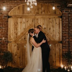 The Loft - Chehalis - Everything in this picture was included in rental. Chandelier, candles, glass jars, beautiful barn door behind us.