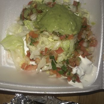 La Bodega Farmers Market - Too much lettuce and pico de Gallo but once removed a veggie wipe appeared. The best tasting item out of asada nachos and chicken burrito. - Grocery Near Me - Camarillo, California