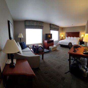 Hampton Inn & Suites Redding - King suite - Hotels Near Me - Redding, California