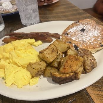 Cafe Raymond - Guy's Breakfast - Breakfast & Brunch Near Me - Pittsburgh, Pennsylvania