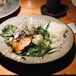ZEN Restaurant & Bar - Lachs mit Gemüse - Mittagstisch