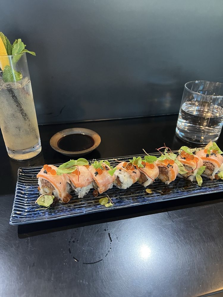 Uwa Sushi & Grill Logo