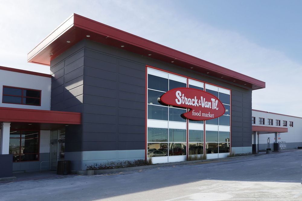 Strack & Van Til Logo