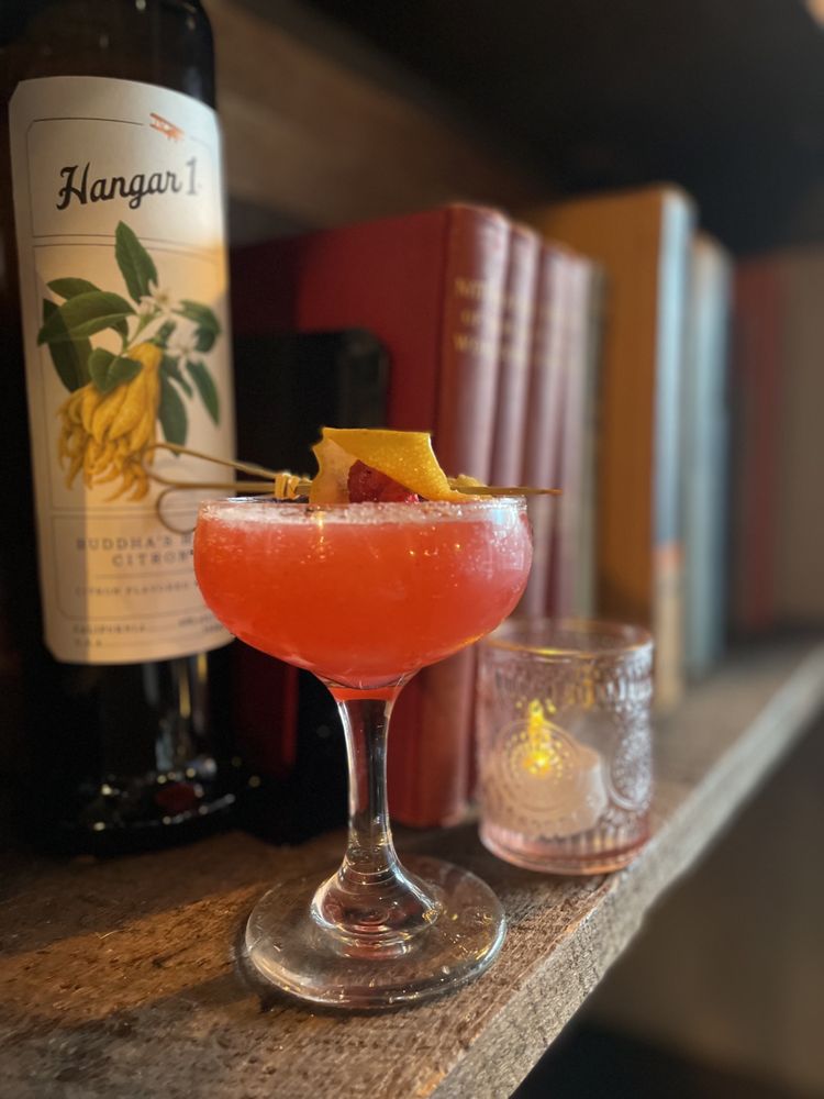 PRETTY NEAT Updated August 2024 38 Photos & 12 Reviews 114 S