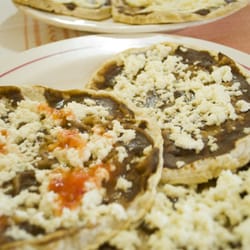 Conchita - Memelitas de queso y de quesillo.