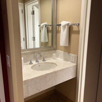 Westfields Marriott Washington Dulles - Two sinks! - Hotels Near Me - Chantilly, Virginia