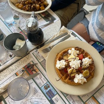 Lou's Restaurant & Bakery - Nutella strawberry waffle - American Near Me - Hanover, New Hampshire