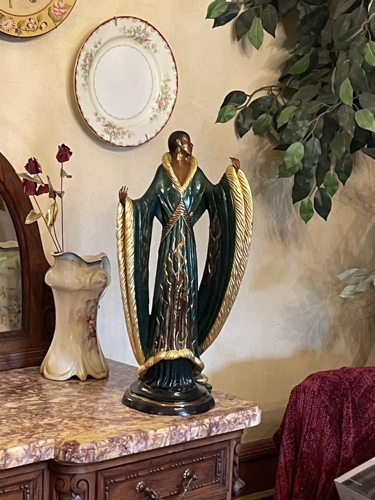 PREMIERE AUCTIONS AND ESTATE SALES Updated October 2024 18 Photos