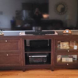 What’s The Move - TV stand and tv, both apparently heavier than they look.