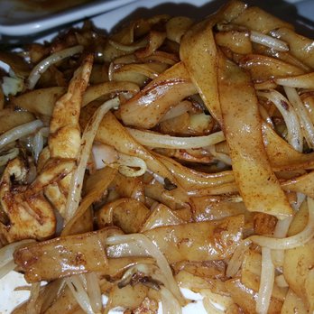 Sun Moon Garden - Yummy chicken chow fun - Chinese Near Me - Burbank, California Sun Moon Garden - Yummy chicken chow fun - Chinese Near Me - Burbank, California