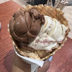 Casa do Gelado - Wow amazing!!! 3 scoops in a waffle cone they have so many flavors