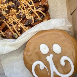 Mafia fritter, maple cream