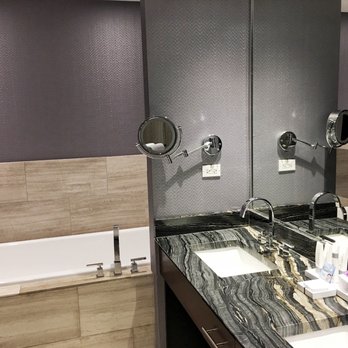 Ivy Hotel - Double Queen Suite - Bathroom - Hotels Near Me - Chicago, Illinois