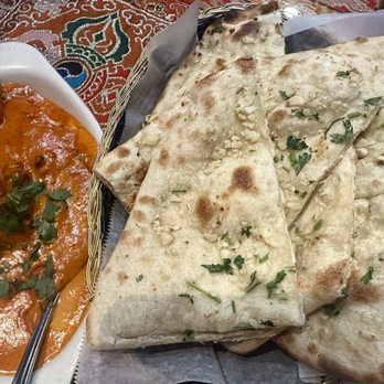 Himalayan Cafe - Chicken Tikka Masala & Garlic Naan - Himalayan/Nepalese Near Me - Pasadena, California