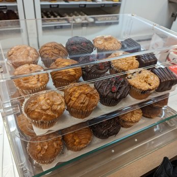 Sprinkles Donut Shop - Display - December 2022 - Donuts Near Me - Rockford, Michigan Sprinkles Donut Shop - Display - December 2022 - Donuts Near Me - Rockford, Michigan